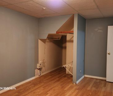 615 Kent Avenue-basement suite - Photo 6