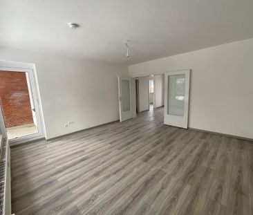 Renovierte und zentrumsnahe 4-Zimmer-Wohnung, mit zwei Balkonen! - Photo 3