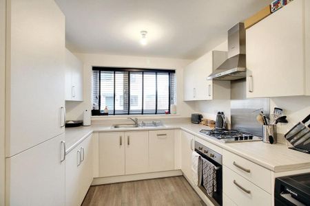 3 bedroom semi-detached house to rent - Photo 4