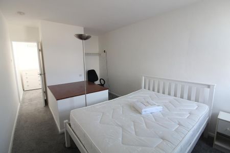 4 bedroom maisonette to rent - Photo 2