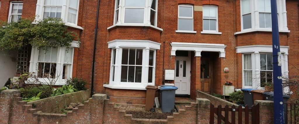 1 bedroom ground floor flat to rent - Photo 1