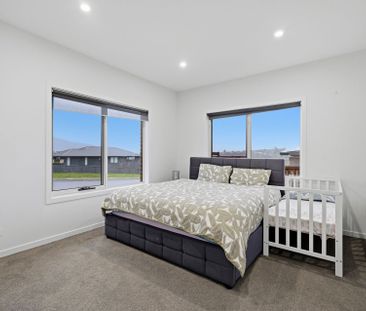 Bright Modern 3-Bed Home with Study - Photo 5