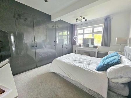 Ardleigh Green Road, Hornchurch, RM11 - Photo 5