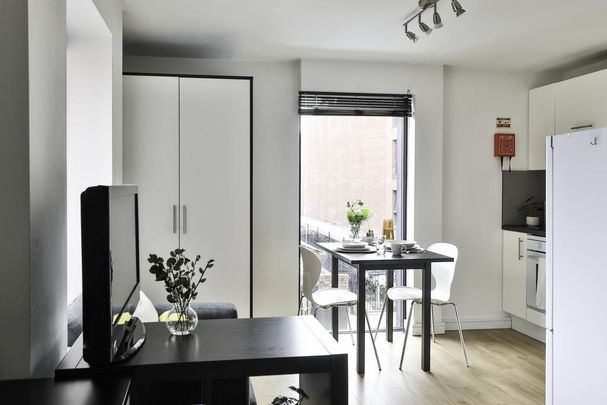 1 bedroom in a house share to rent - Photo 1