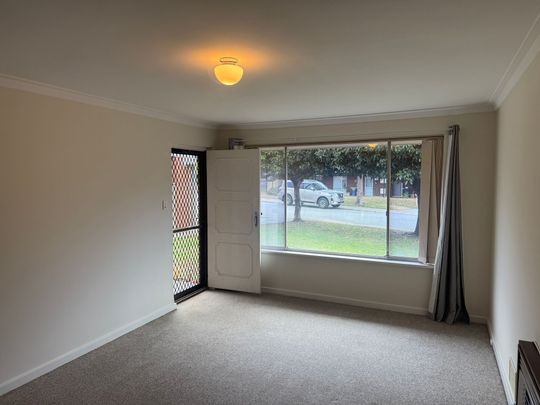 Neat As a Pin Home in Quiet Pocket. - Photo 1