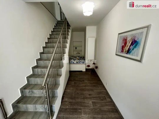 Pronájem bytu 2+1 s terasou, Jízdárenská, Karlovy Vary - Photo 1