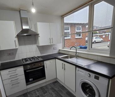 2 bedroom terraced house to rent - Photo 3