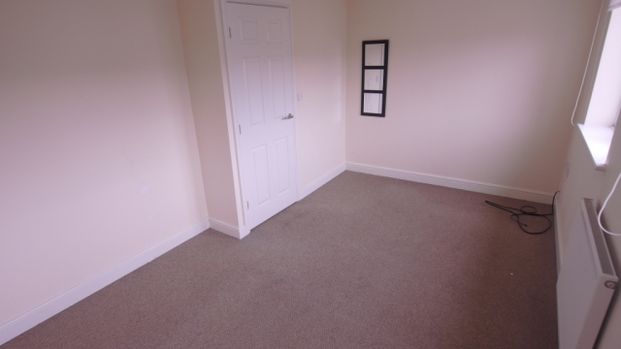 4 Bedroom Semi-Detached House - Photo 1