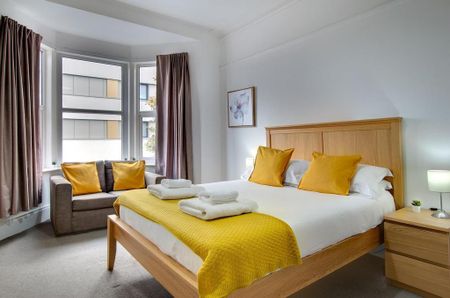 3 bedroom flat to rent - Photo 3