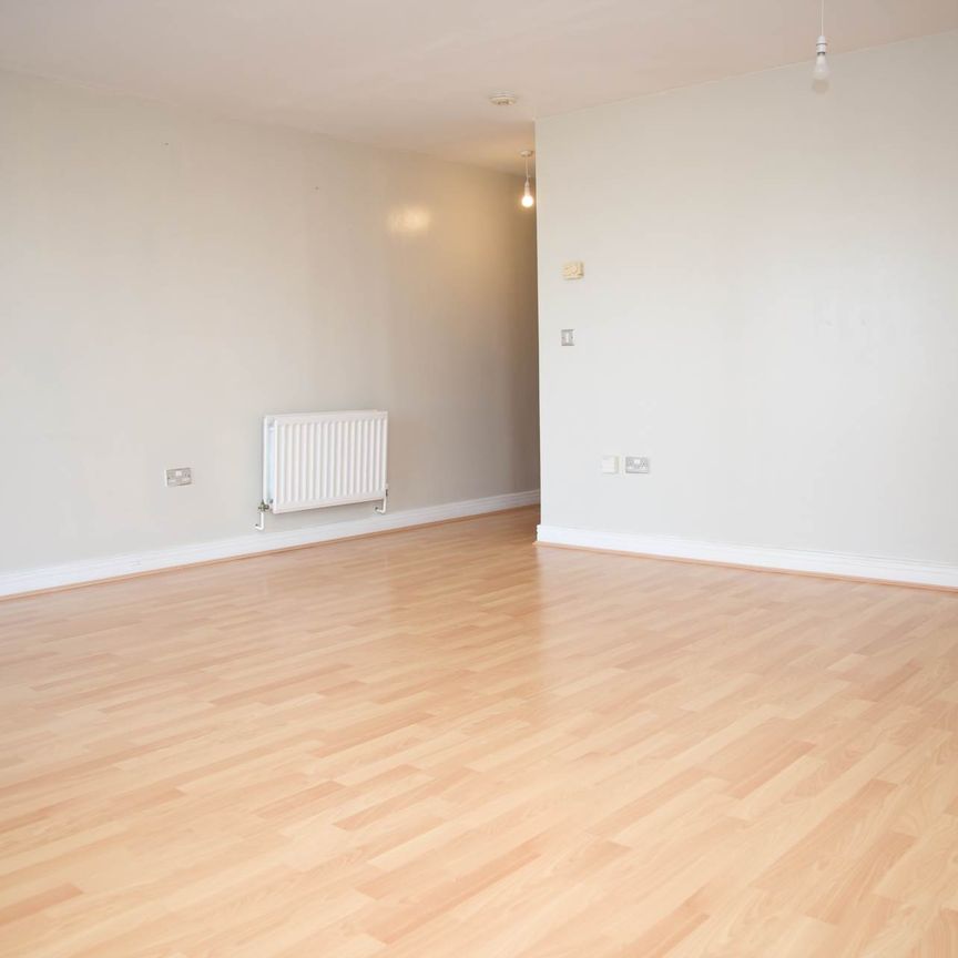 Guide Price £1,800 pcm - Available Now - Unfurnished - Photo 1
