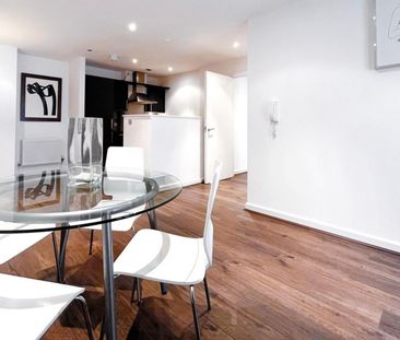 2 bedroom Flat To Let - Photo 2