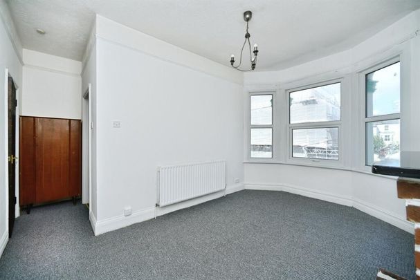 2 Bed Flat, Springfield Road, BN1 - Photo 1