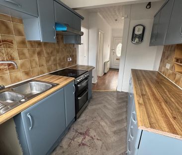 3 bedroom semi-detached house to rent - Photo 4