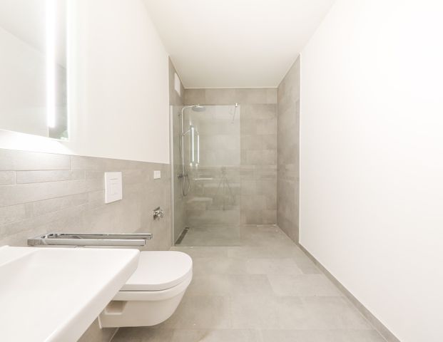 Großzügige, lichtdurchflutete Wohnung mit Stil - moderne Einbauküche & Balkon inklusive - Foto 1