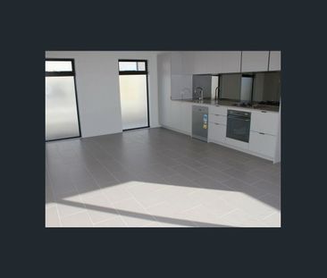 Immaculate two-bedroom townhouse - Photo 5