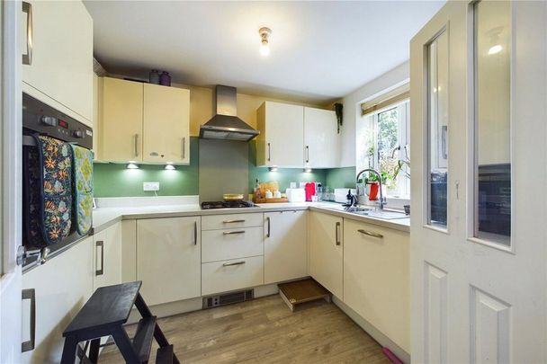 3 bedroom semi-detached house to rent - Photo 1