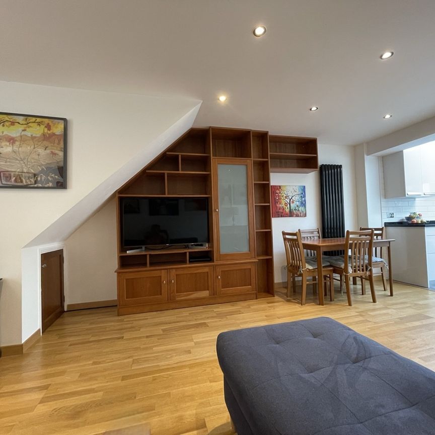 3 Bed Terraced House, Howland Way, SE16 - Photo 1