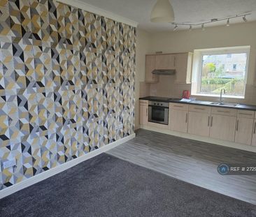 3 bedroom flat to rent - Photo 4