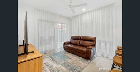 Modern, Stylish 2-Storey Townhouse in Prime Capalaba Location - Photo 2