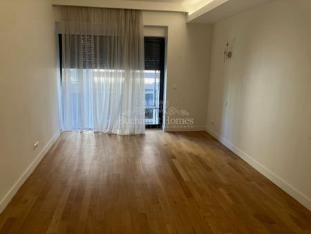 Spacious and Luxurious Three Bedroom Apartment with Leafy Views - Herastrau Park - Photo 2