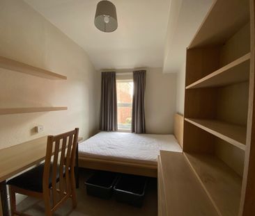Room in a Shared House, Henry Road, NG2 - Photo 1