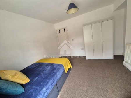 1 bedroom in a house share to rent - Photo 2