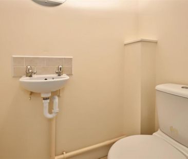 2 bedroom semi-detached house to rent - Photo 6