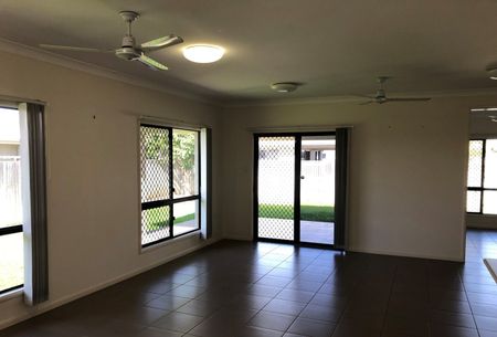 32 Derwent Cct, Kelso QLD 4815 - House For Rent | Domain - Photo 3