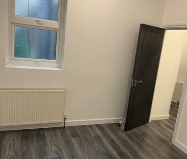 2 Bed Flat, Kimberley Road, E11 - Photo 1