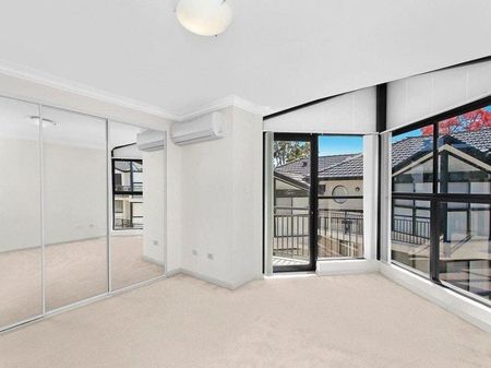Modern Three-Bedroom Townhouse in an Unbeatable Location - Photo 2