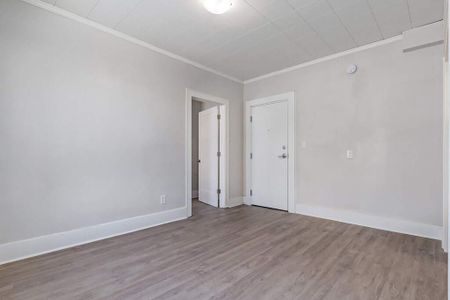 Renovated Suite - 1 Bedroom - Photo 4