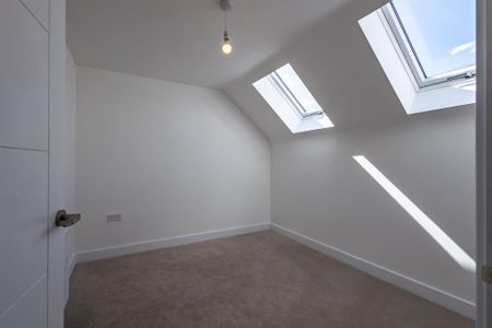 5 bedroom semi-detached house to rent - Photo 2