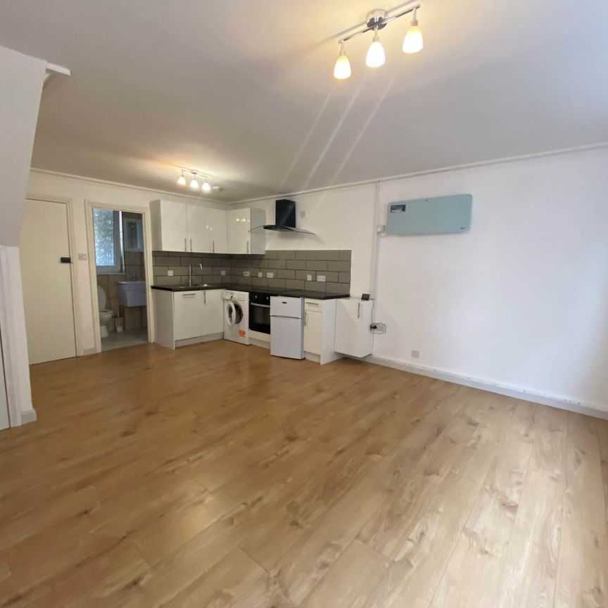 Winchester House, Bishops Walk - Photo 1