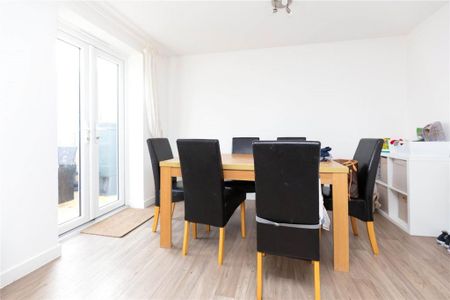 4 bedroom semi-detached house to rent - Photo 4