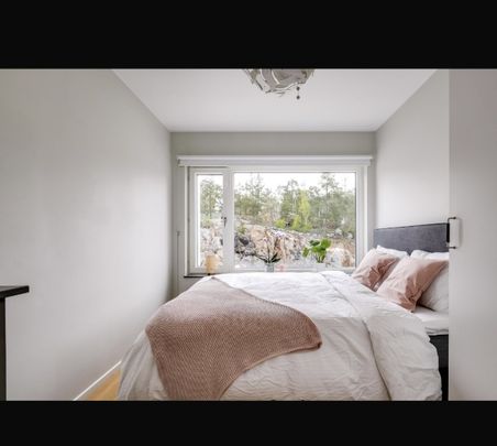 Ljust och rymligt radhus med 5 rum i populära Skuru, Nacka! - Foto 1