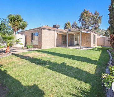 SPACIOUS FAMILY HOME IN A QUIET COURT LOCATION! - Photo 2