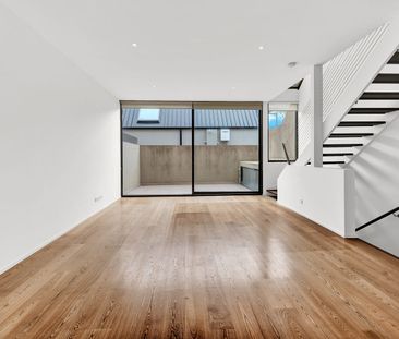 Luxury Townhouse in the heart of Armadale - Photo 1