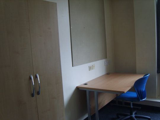 Student Accommodation in Hanley town center, good rates - Photo 1