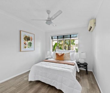 Ground Floor Garden Apartment - Style and Convenience are Key! - Photo 4