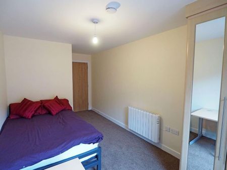 4 bedroom flat to rent - Photo 3