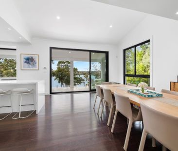 Prestige Deep Waterfront Residence – a Rare Lifestyle Opportunity - Photo 3