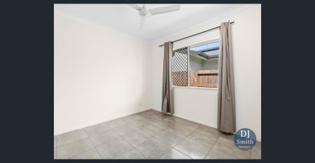 Stylish & Large 5 Bedroom Home in Central Smithfield - Photo 5