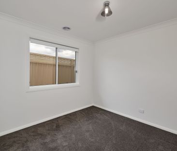 Modern Elegance and Everyday Comfort - Photo 3