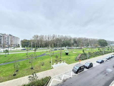 Ruim appartement met uitgestrekt zicht, gelegen aan de Knokkestraat - Photo 2