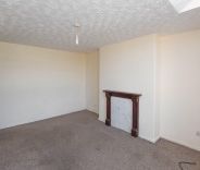 2 bed Flat for Rent - Photo 1