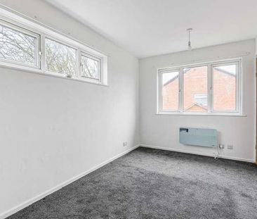 Lambourne Avenue, Aylesbury, HP21 - Photo 3