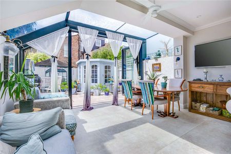 A stunning four bedroom house finished to a high specification - Photo 2