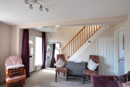 2 bedroom end of terrace house to rent - Photo 2