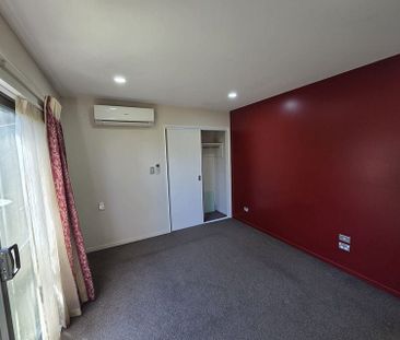 Modern Private 1-Bedroom – Separate Living & Kitch - Photo 3