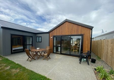 Modern home in Paraparaumu - Photo 5